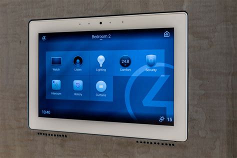CRESTRON.